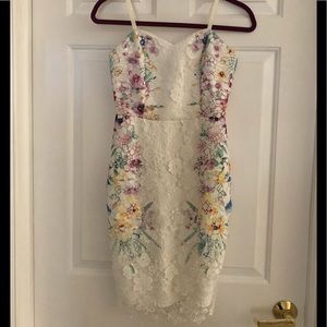 BEAUTIFUL CREAM DRESS WITH FLORAL ACCENTS